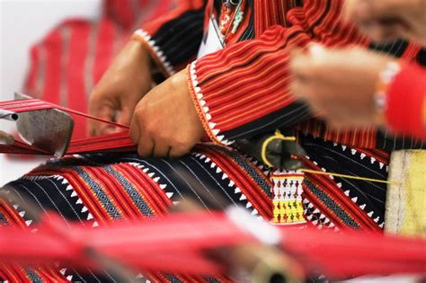  Sewing for Filipinos: Embracing Tradition in Modern Threads! A Vibrant Tapestry Weaving Cultural Heritage and Contemporary Style